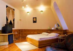 Comfort double with city view, private facilities, and breakfast